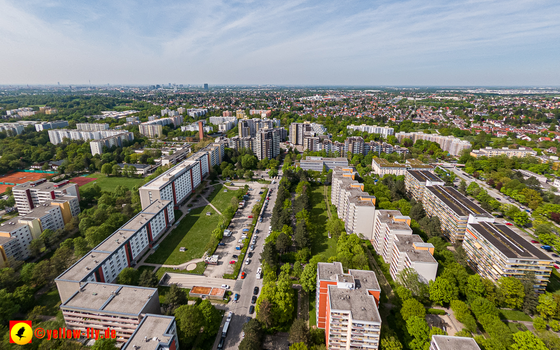 09.05.2023 - Marx-zentrum mit Karl-Marx-Ring 52-62 und 53-57 in Neuperlach